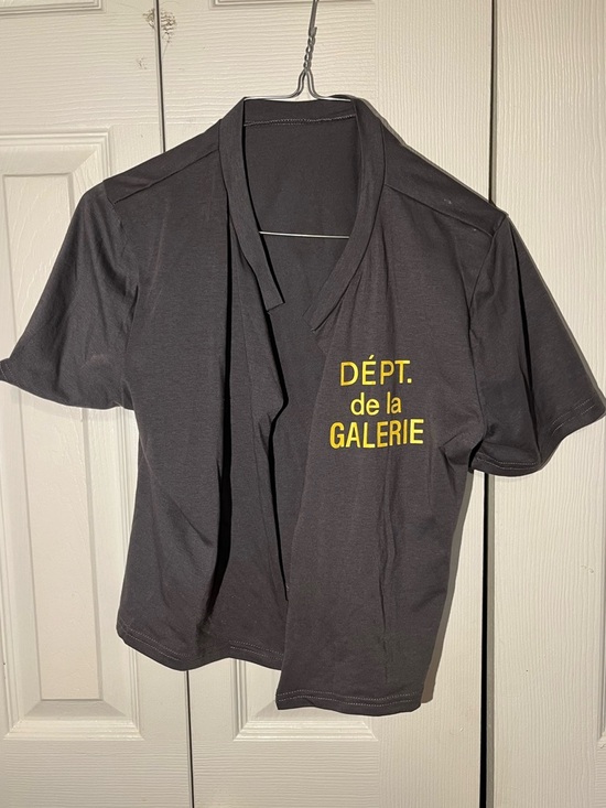 Tops - Black Tee with Yellow 'DÉPT. de la GALERIE' Graphic